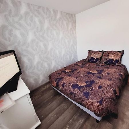 Studio Tout Confort Blaye-Les-Mines Kültér fotó