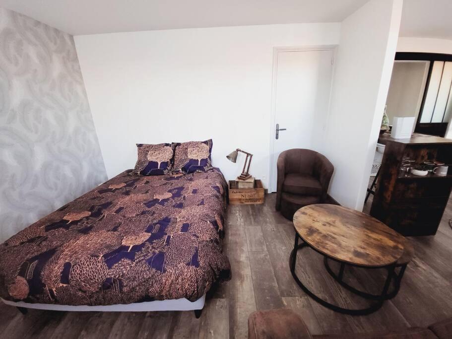 Studio Tout Confort Blaye-Les-Mines Kültér fotó